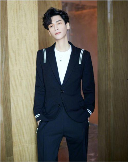 吃瓜娱乐罗云熙,瓜田里的璀璨明星