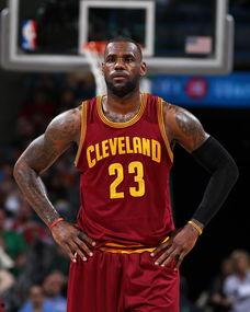 勒布朗詹姆斯生活照,篮球场上的王者，生活中的楷模